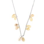 Collier orné de coquillage