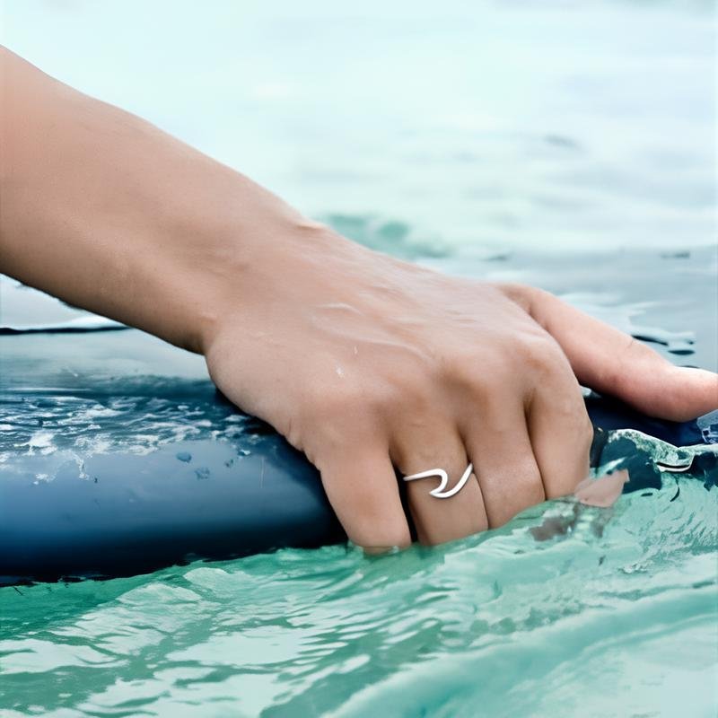 La bague vague, symbole du surf féminin