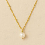 Collier Perle Blanche et Dorée en Plaqué Or – Éclat Marin